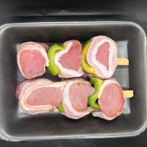 Solomillo de cerdo con satay de tocino – carne marinada y jugosa